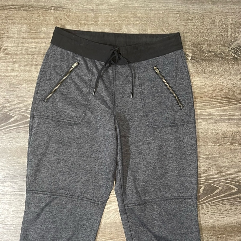 Athleta Womens M Flux Street Jogger Charcoal Grey Heather 4 pockets, ankle zip - Picture 2 of 7
